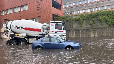 Фото и видео ⟩ В Риге из-за сильных дождей затопило улицы. Непогода обрушится и на Эстонию