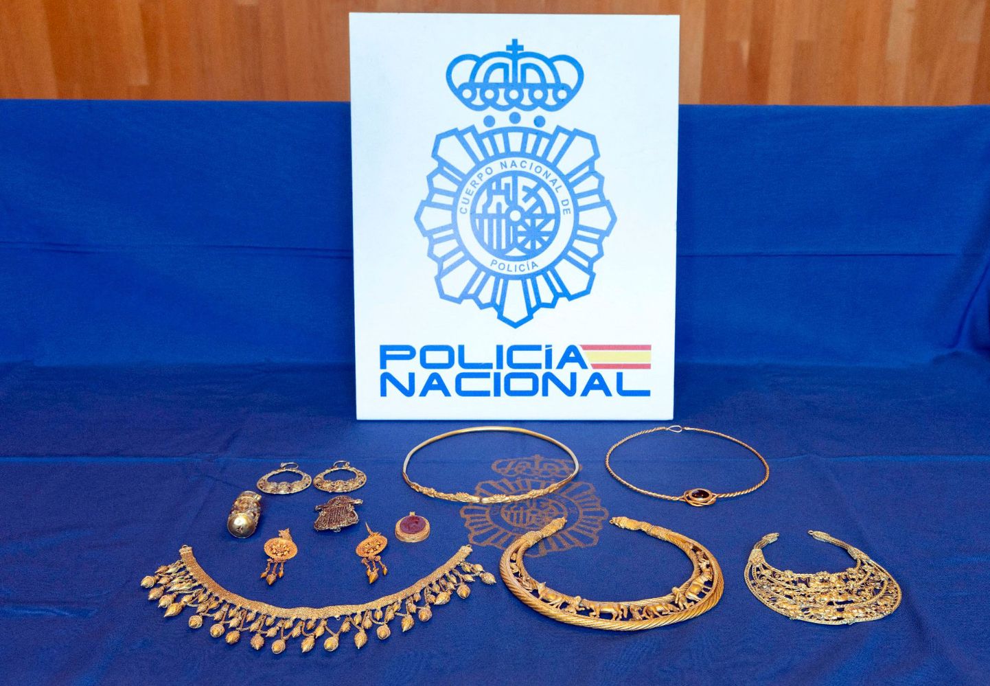 Украинские золотые сокровища, изъятые у преступников, пытались продать в Мадриде.
