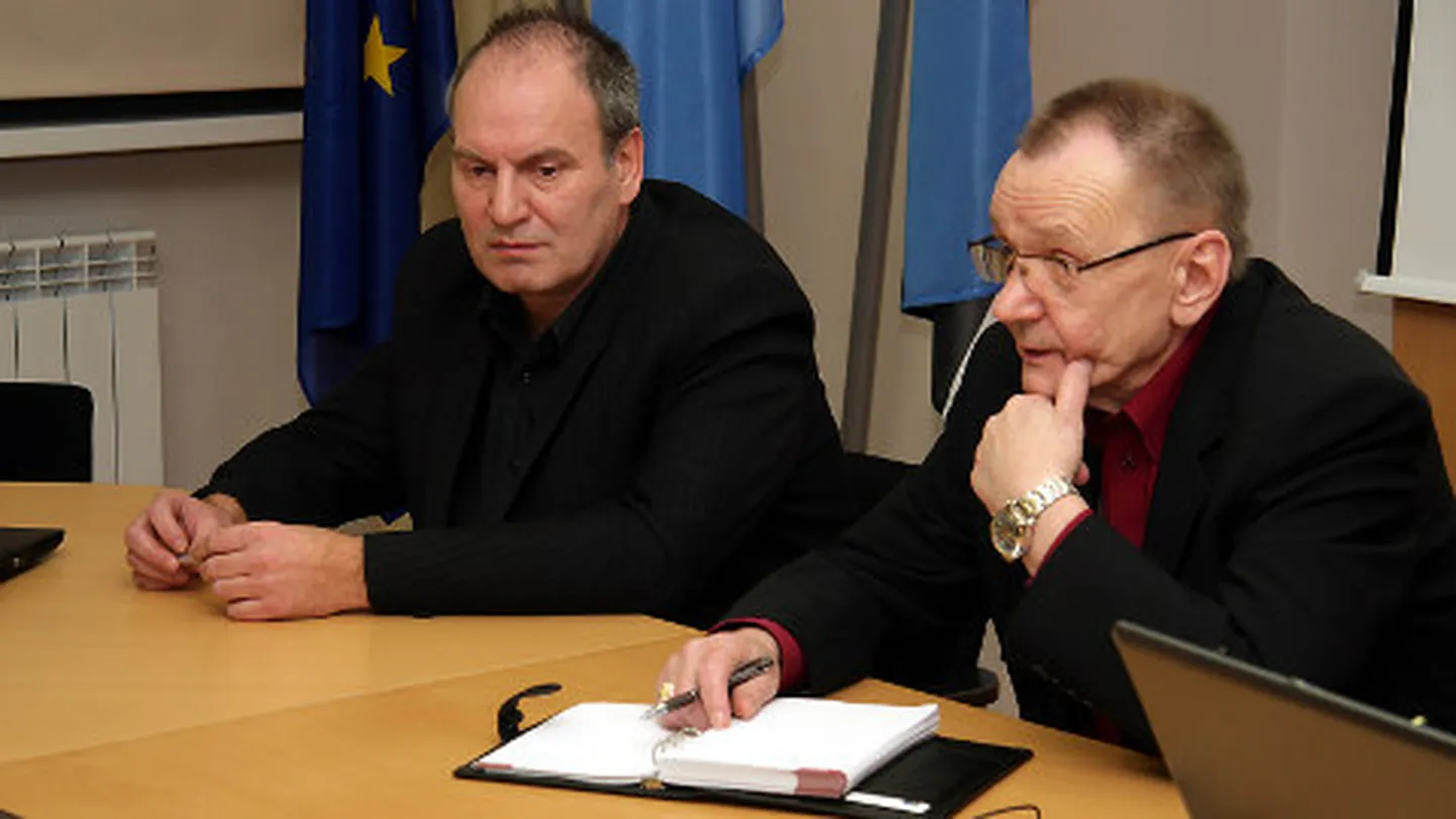 Korteriühistute juhtide assotsiatsiooni palvele kokku saada ja linna elumajade valusamad probleemid läbi arutada vastasid 21st volikogu liikmest vaid Vladimir Evve, Arne Berendsen (pildil), Nikolai Petrovitš, Anton Dijev ja Svetlana Skorobogatova.