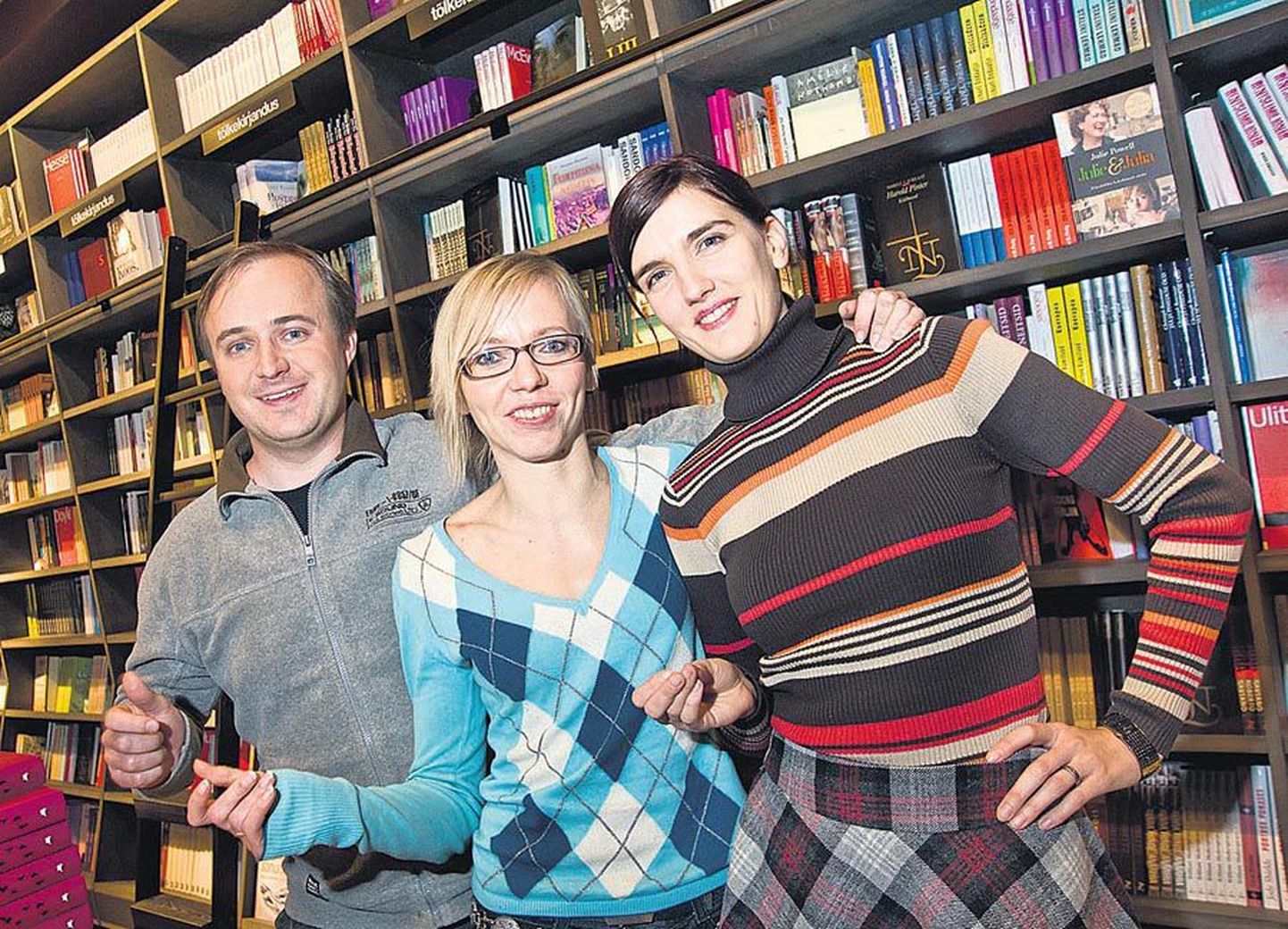 E-raamatukogu esitab digitaalselt tuntud vabavaraklassikuid. Vasakul Andrei Errapart, järgnevad Piia Salundi ja Kerli Altmart.
