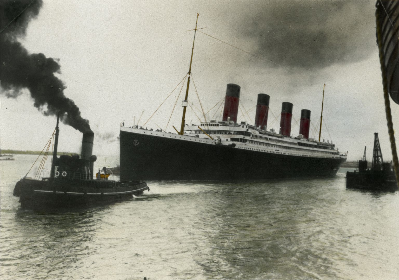 Koloreeritud foto Titanicu lahkumisest 10. aprillil 1912 Ühendkuningriigist Southamptonist