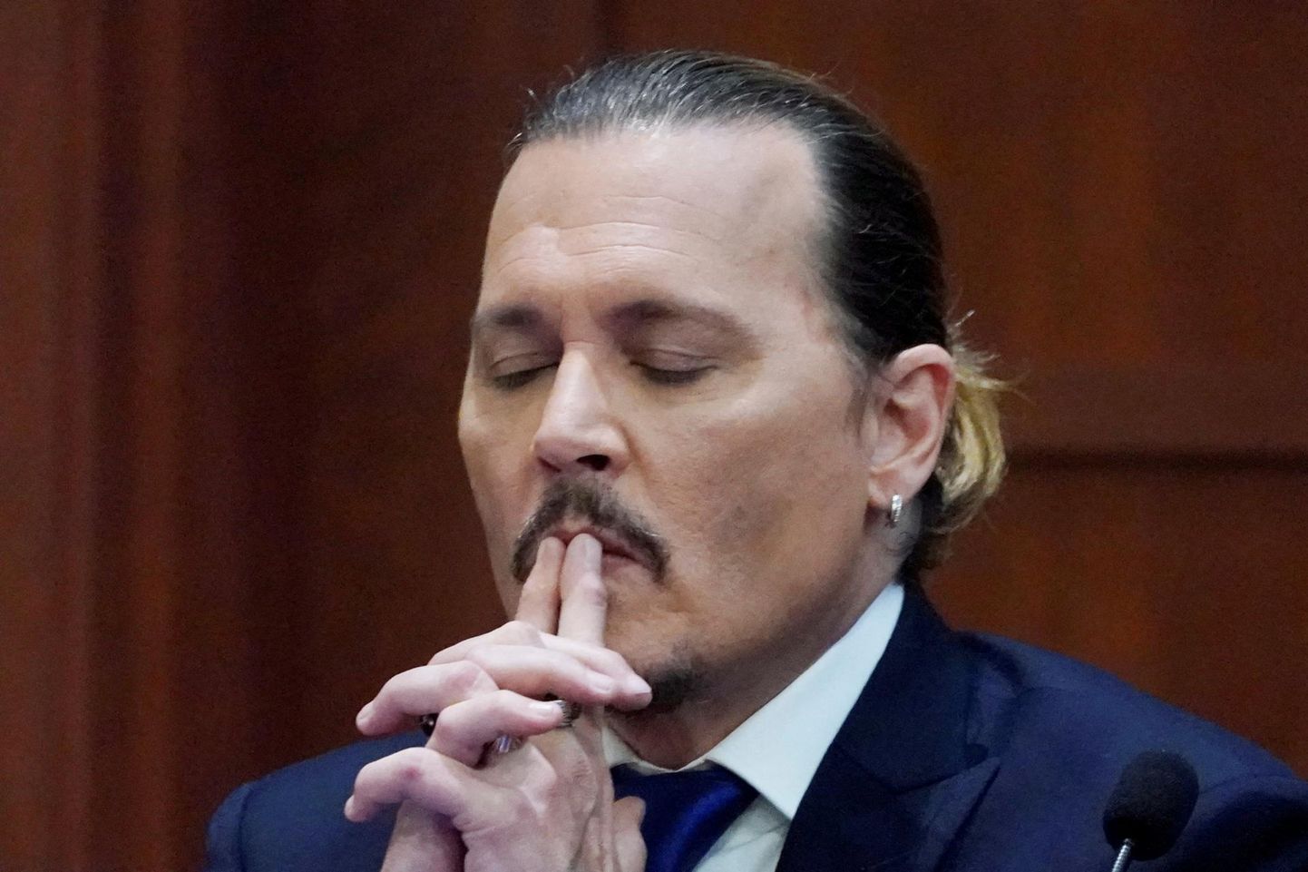 Näitleja Johnny Depp 25. aprillil tunnistust andmas. 