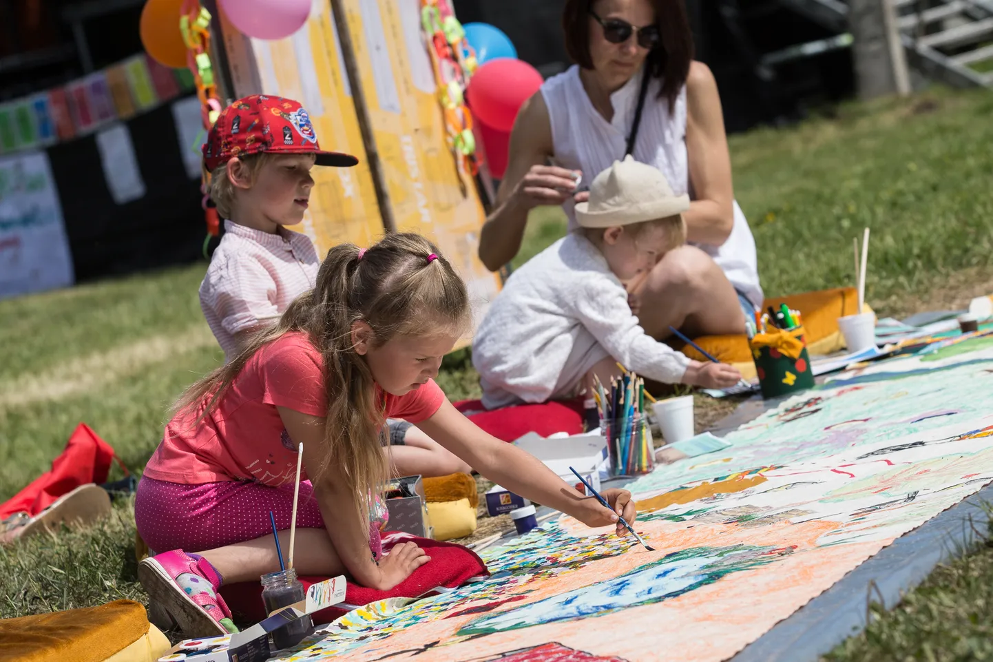 На состоявшемся в 2018 году по инициативе кивиылиской школы фестивале "Loomefest" яблоневый парк мечты был изображен на десятиметровом рисунке.