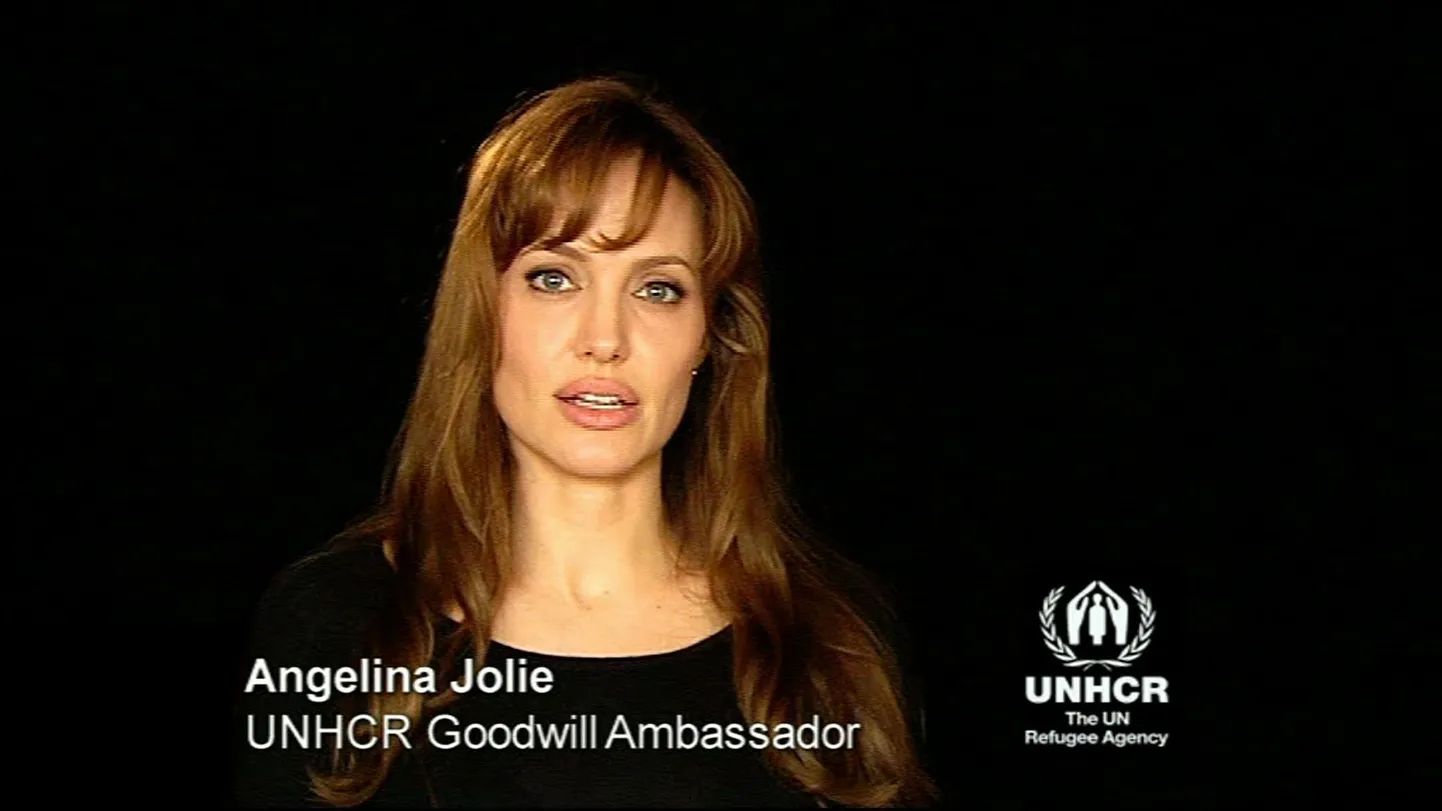 ÜRO pagulasorganisatsiooni UNHCR heatahte saadik Angelina Jolie kutsus Pakistani tulvades kannatanuid abistama