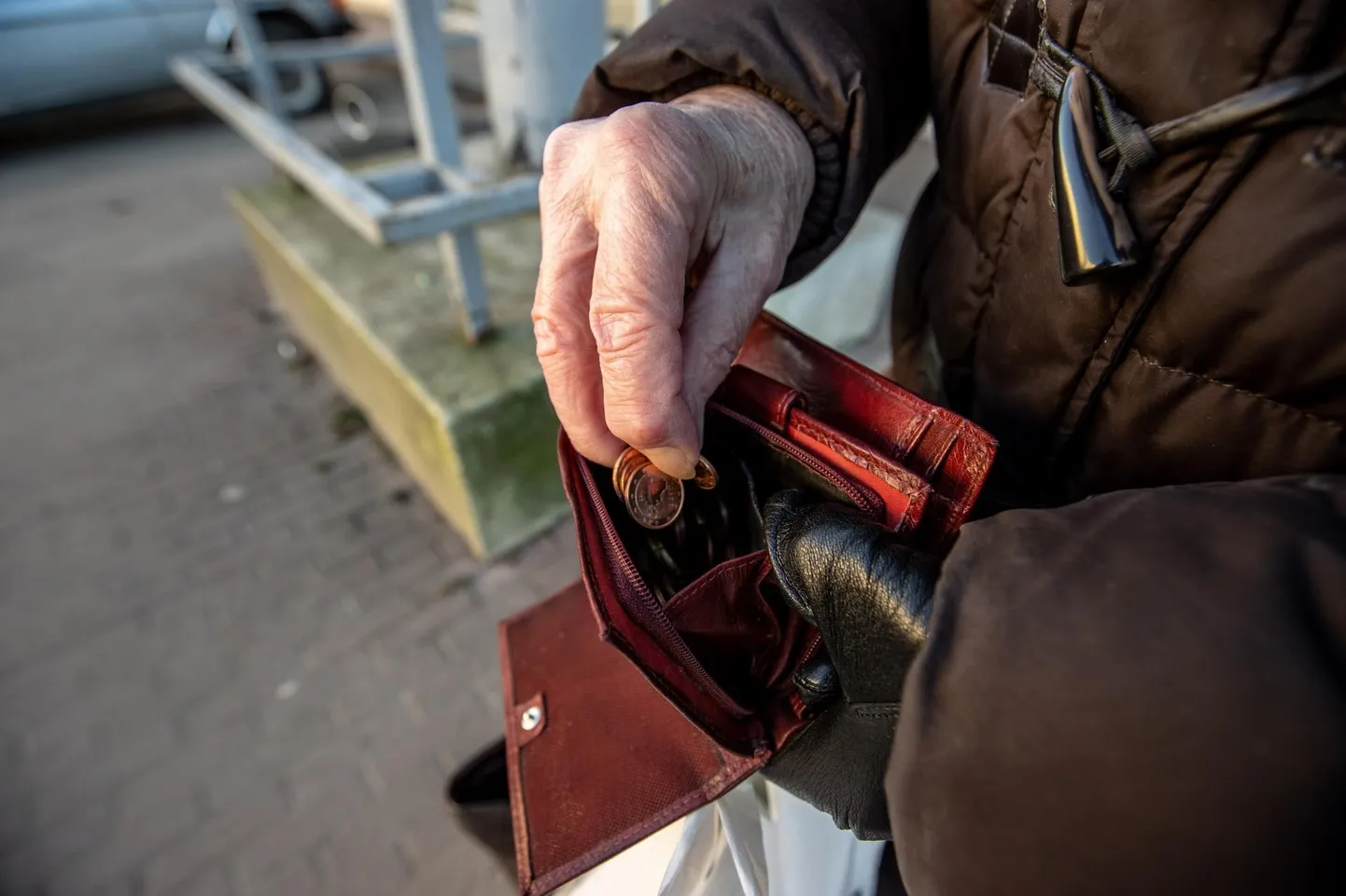 Pärnumaalgi on üksikuid pensionäre, kes pole isegi kümme päeva pärast pensionipäeva oma raha kätte saanud.