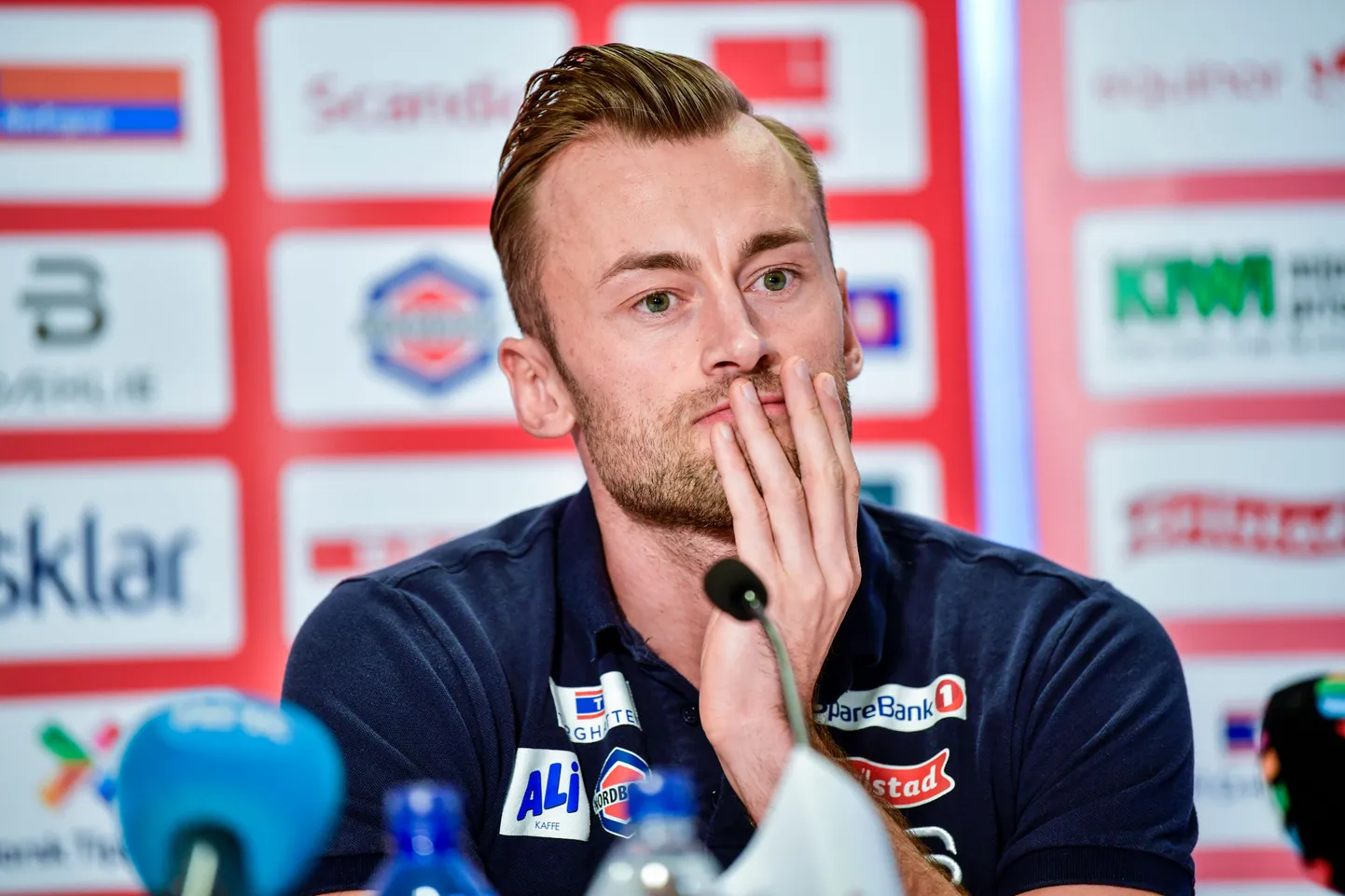 Petter Northug detsembrikuisel pressikonverentsil, kus teatas karjääri lõpetamisest.