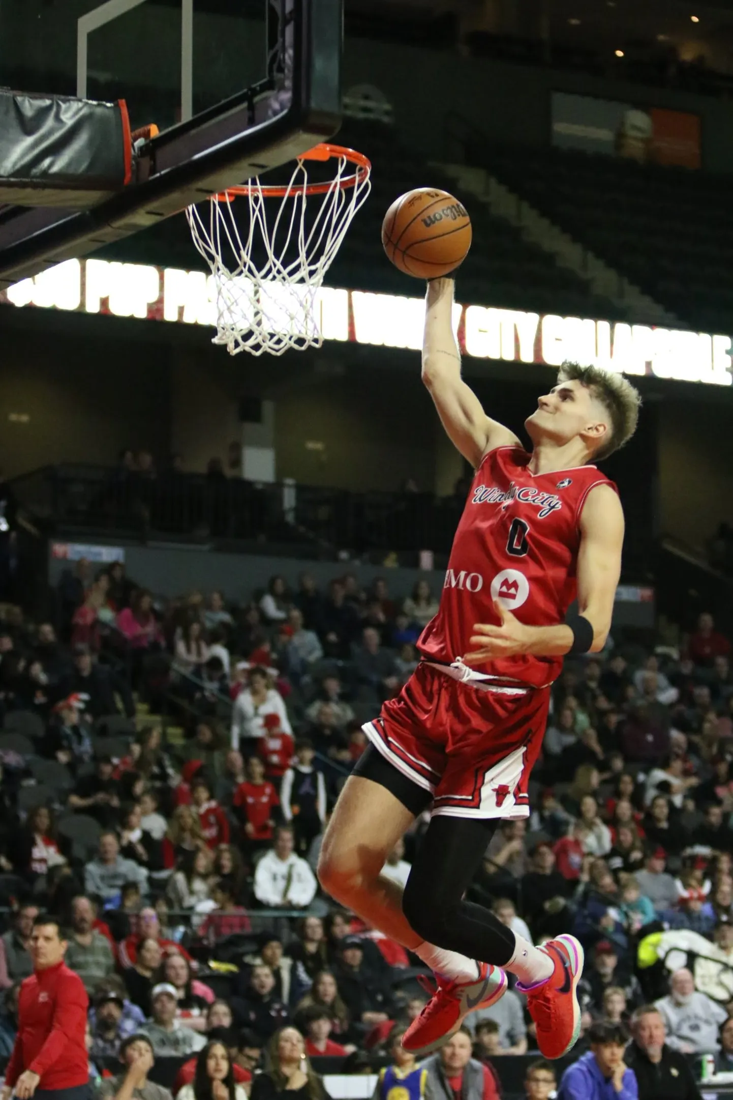 Windy City Bullsi korvpallur Henri Drell mänguhoos.