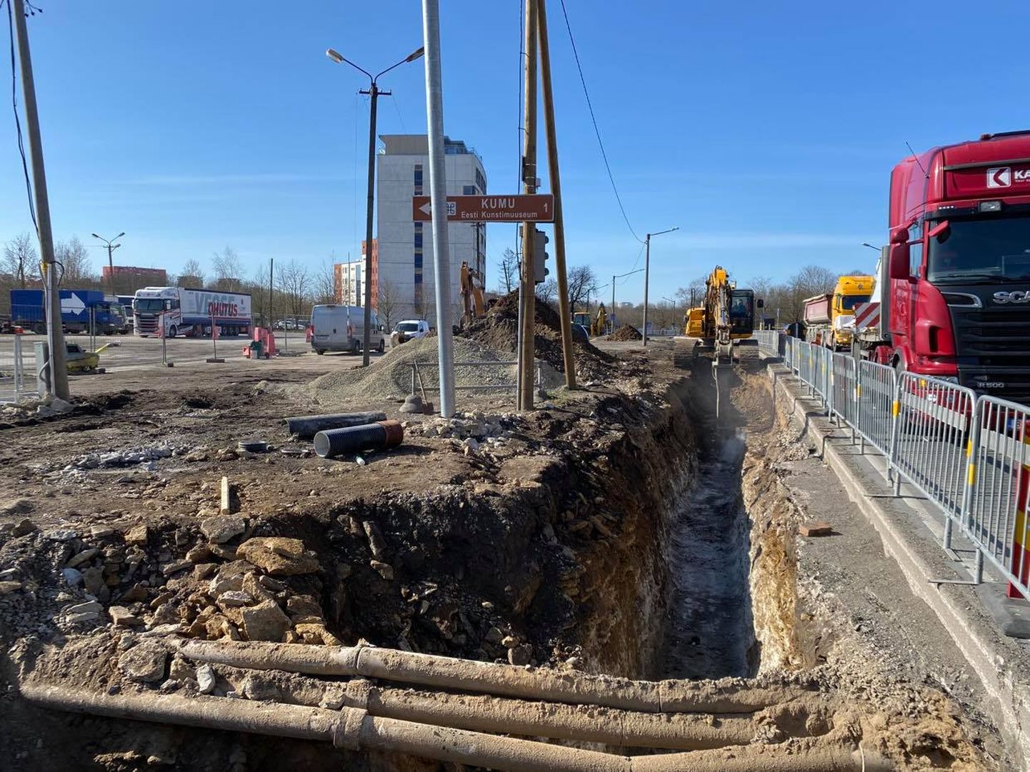 Ehitustööd Narva maantee ja Turba tänava ristmikul