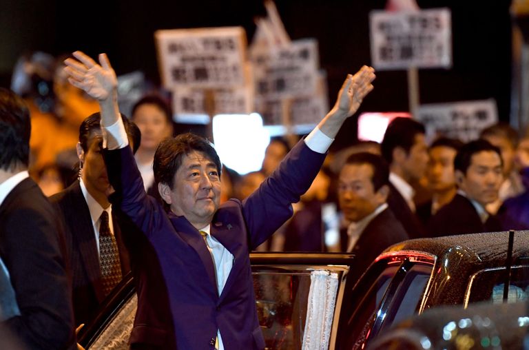 Shinzo Abe eile toetajate ees. FOTO: TOSHIFUMI KITAMURA/AFP/Scanpix