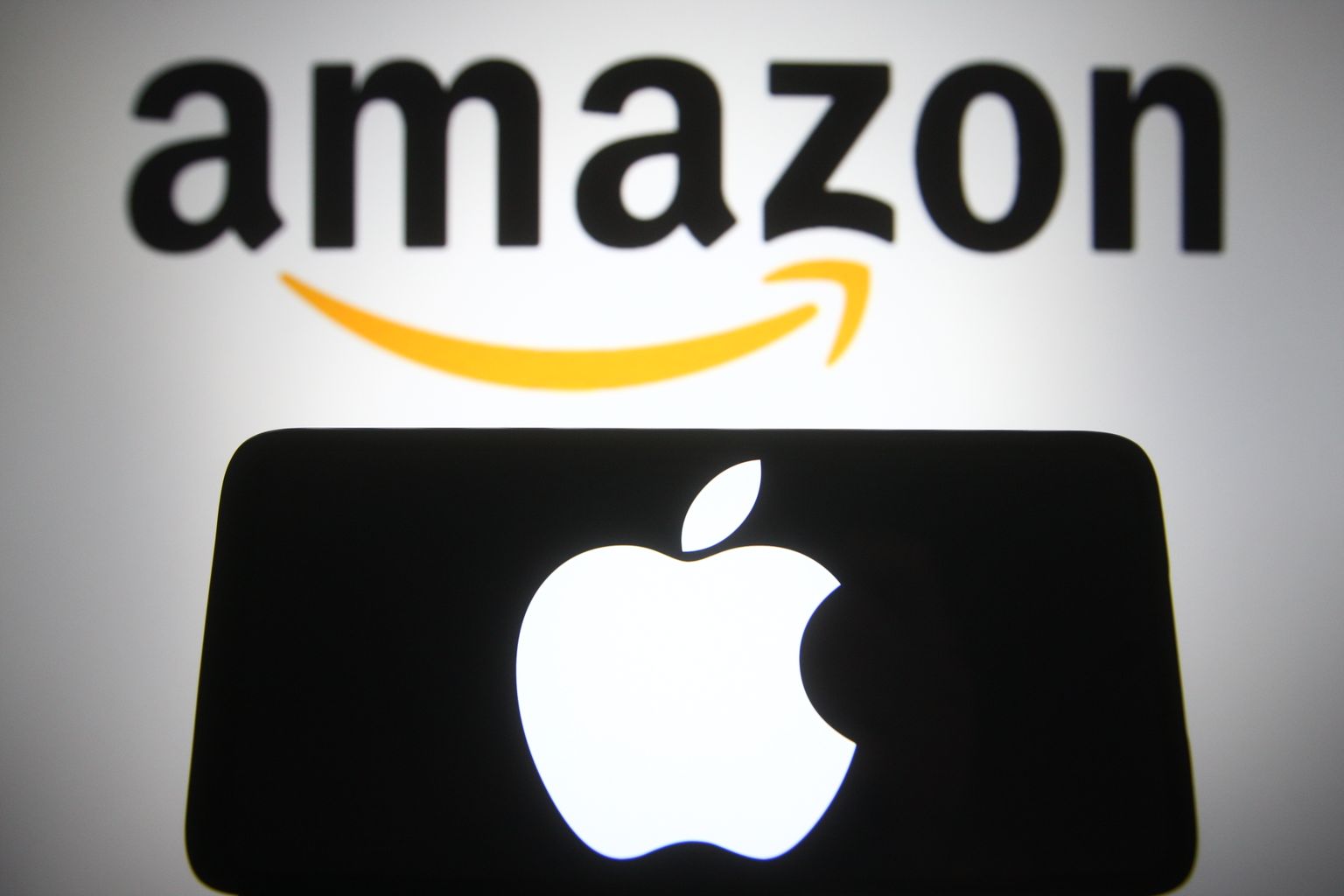 Apple'i asutamisest möödud 1. aprillil 45 aastat, Amazon on eaks on 27 aastat.