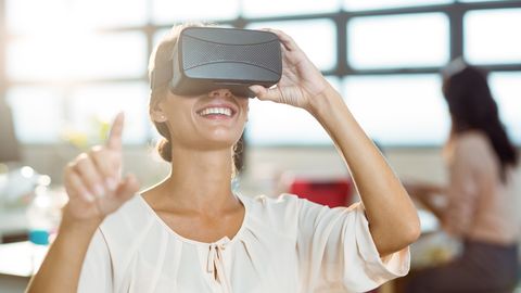 Virtuaalreaalsusega saab aidata kognitsioonilangusega patsiente, näiteks insuldi-järgselt, nii hinnata kui taasharjutada kaupluses sisseoste tegema. Virtuaalreaalsusega saab aidata kognitsioonilangusega patsiente, näiteks insuldi-järgselt, nii hinnata kui taasharjutada kaupluses sisseoste tegema.