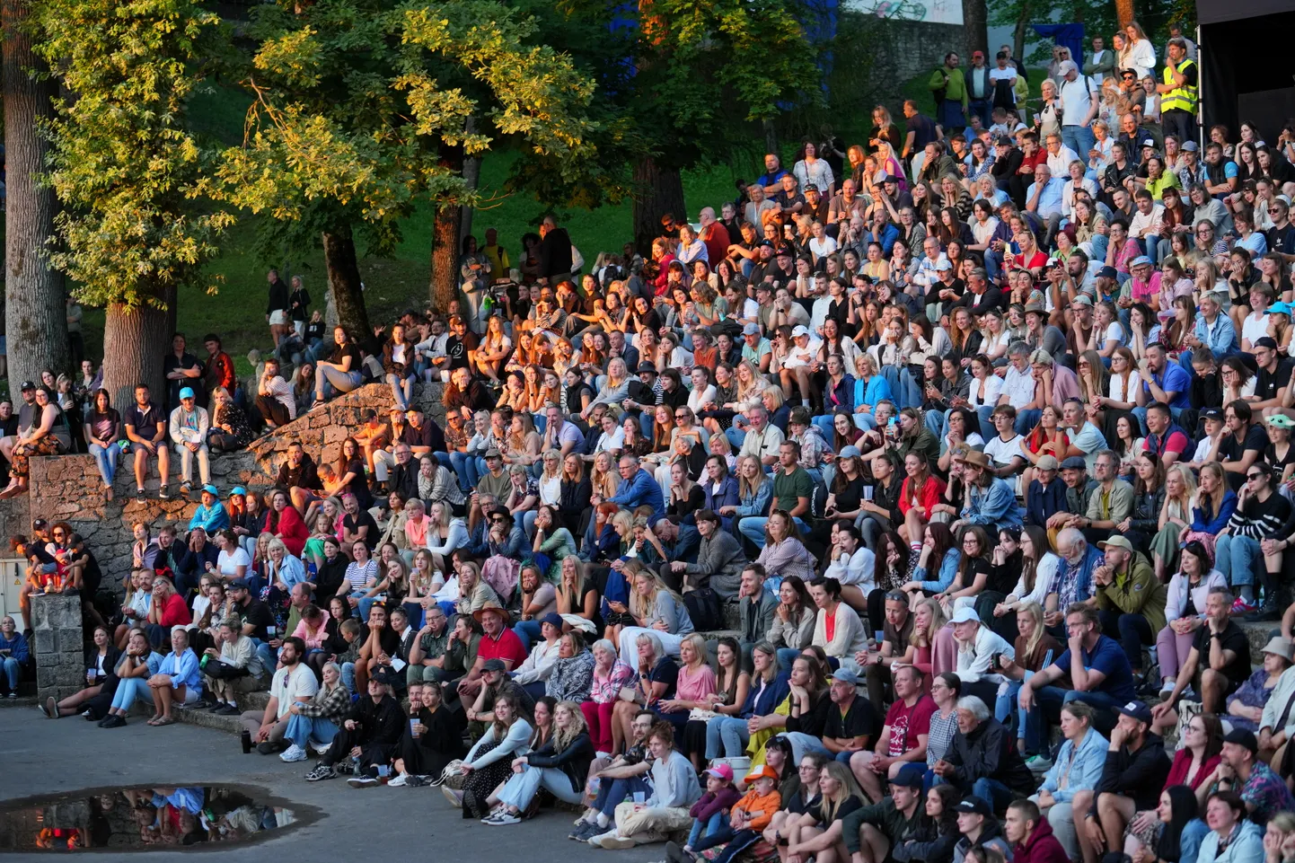 "Politiķu cepiens" sarunu festivālā "Lampa" Cēsu pils parkā.