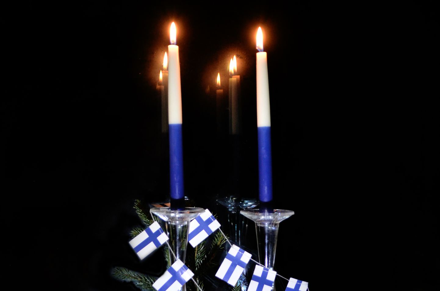 У финнов есть традиция ставить две свечи на подоконники 6 декабря, в День независимости.