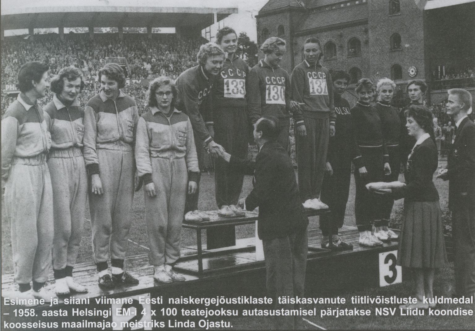 Linda Ojastu (kätlemas) oli esimene eestlanna, kes võitis kergejõustiku tiitlivõistlusel kuldmedali.