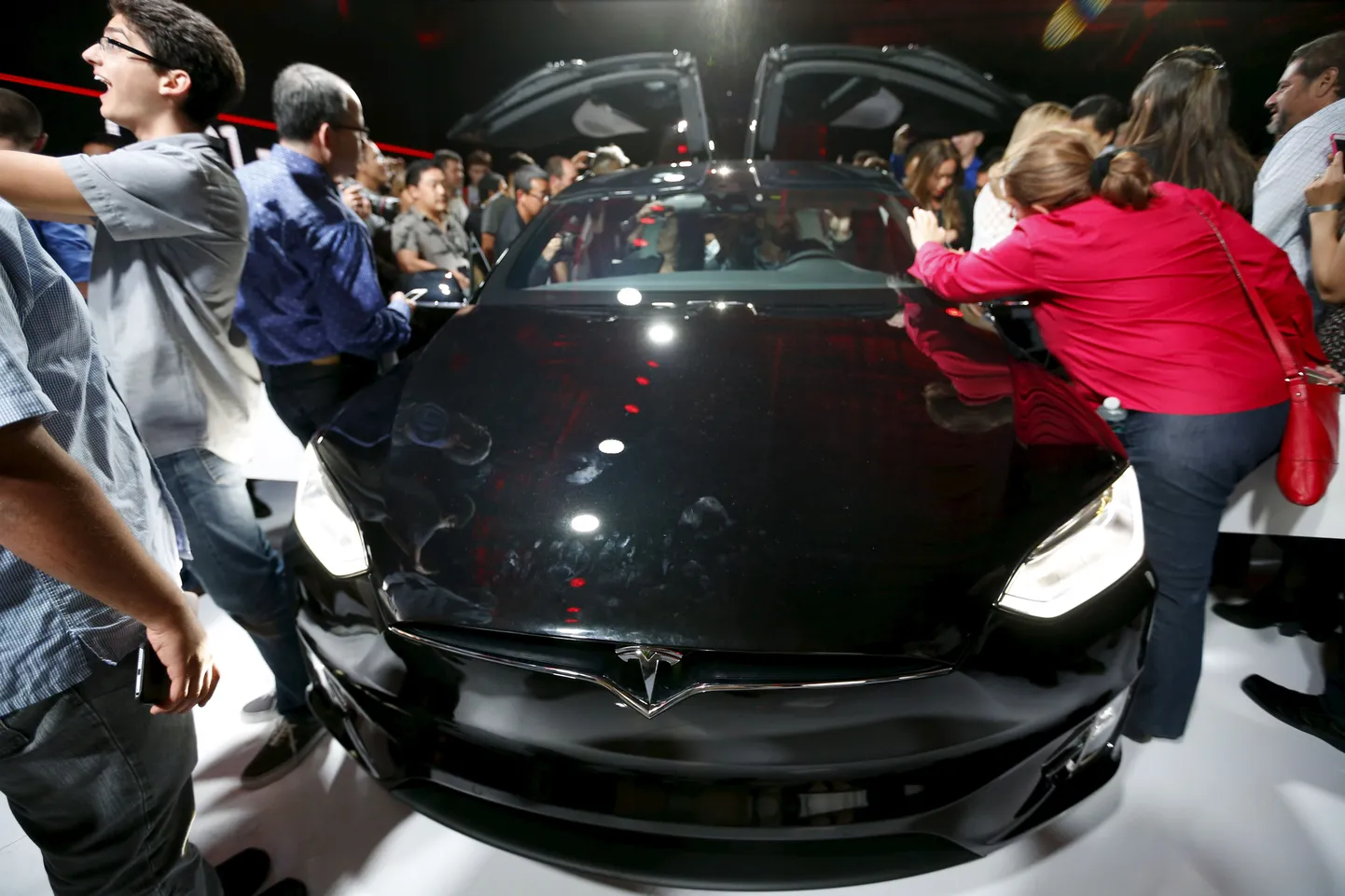 Esitlusel olsalejad Tesla X uudistamas.