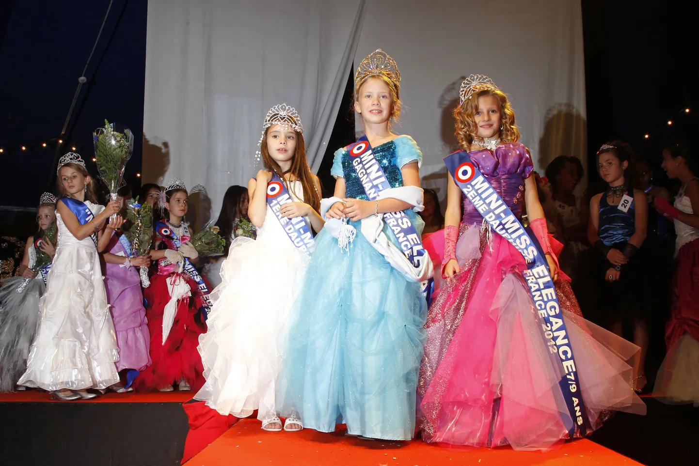 Võistluse Mini-Miss, kus võivad osaleda 7-9aastased tüdrukud, võitjad  Pariisi lähistel Bobignys septembris 2012.