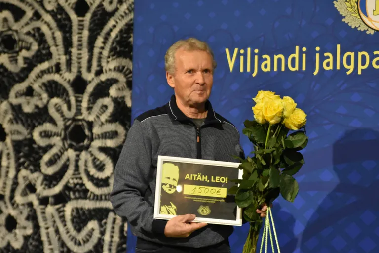 Pikaaegse jalgpallitreeneri Leo Ira pidulik pensionile saatmine.