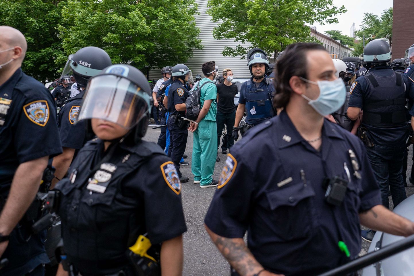 Politseinikud New Yorgi Bronxi linnajaos.
