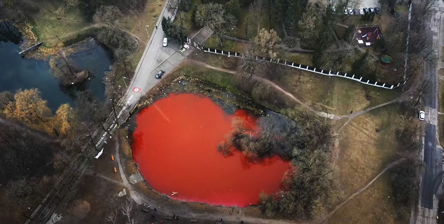 Кровавое озеро в хакасии