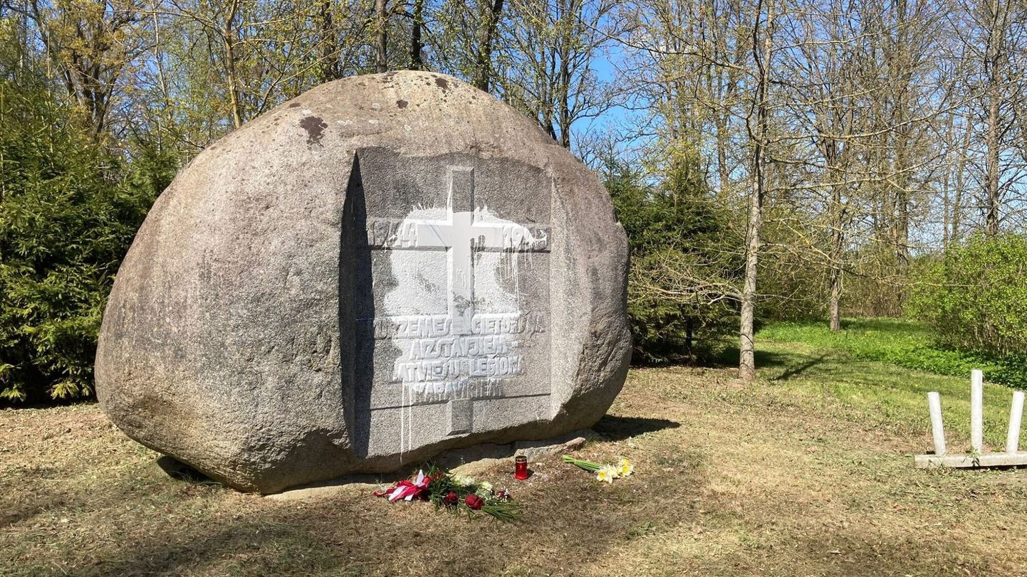 Мемориал легионеров в Джуксте облили краской. Май 2023 г.