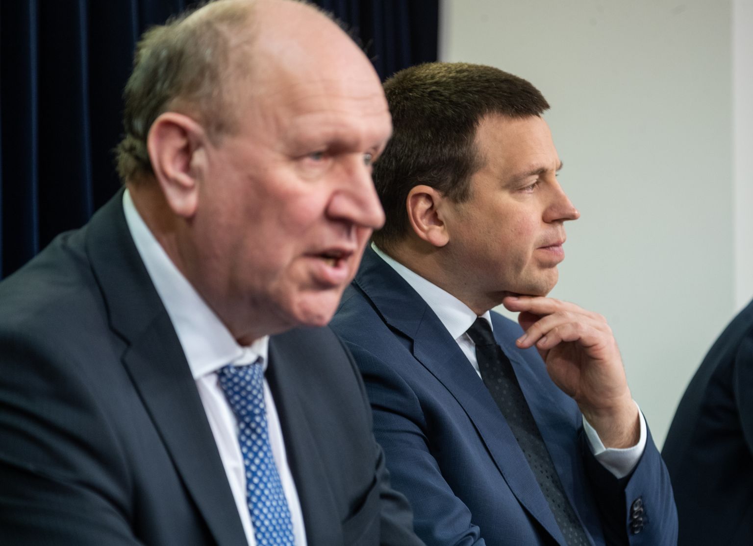 Pildil Mart Helme, Jüri Ratas.