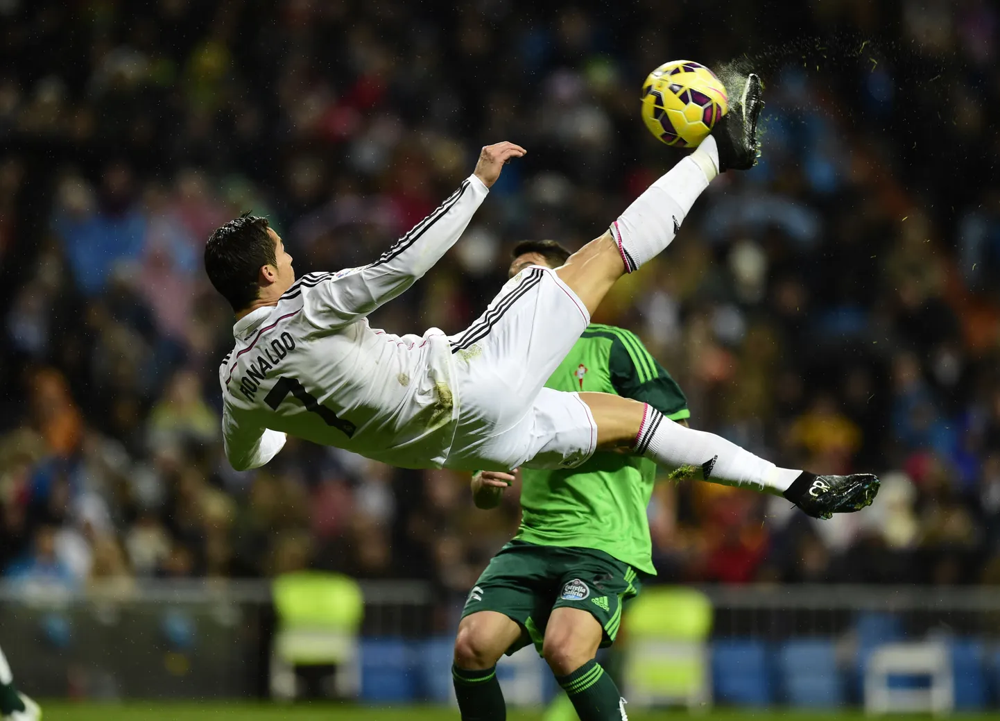 Cristiano Ronaldo vägev käärlöök läks napilt üle värava. Ometi lõi ta Hispaania liigas juba 23. kübaratriki