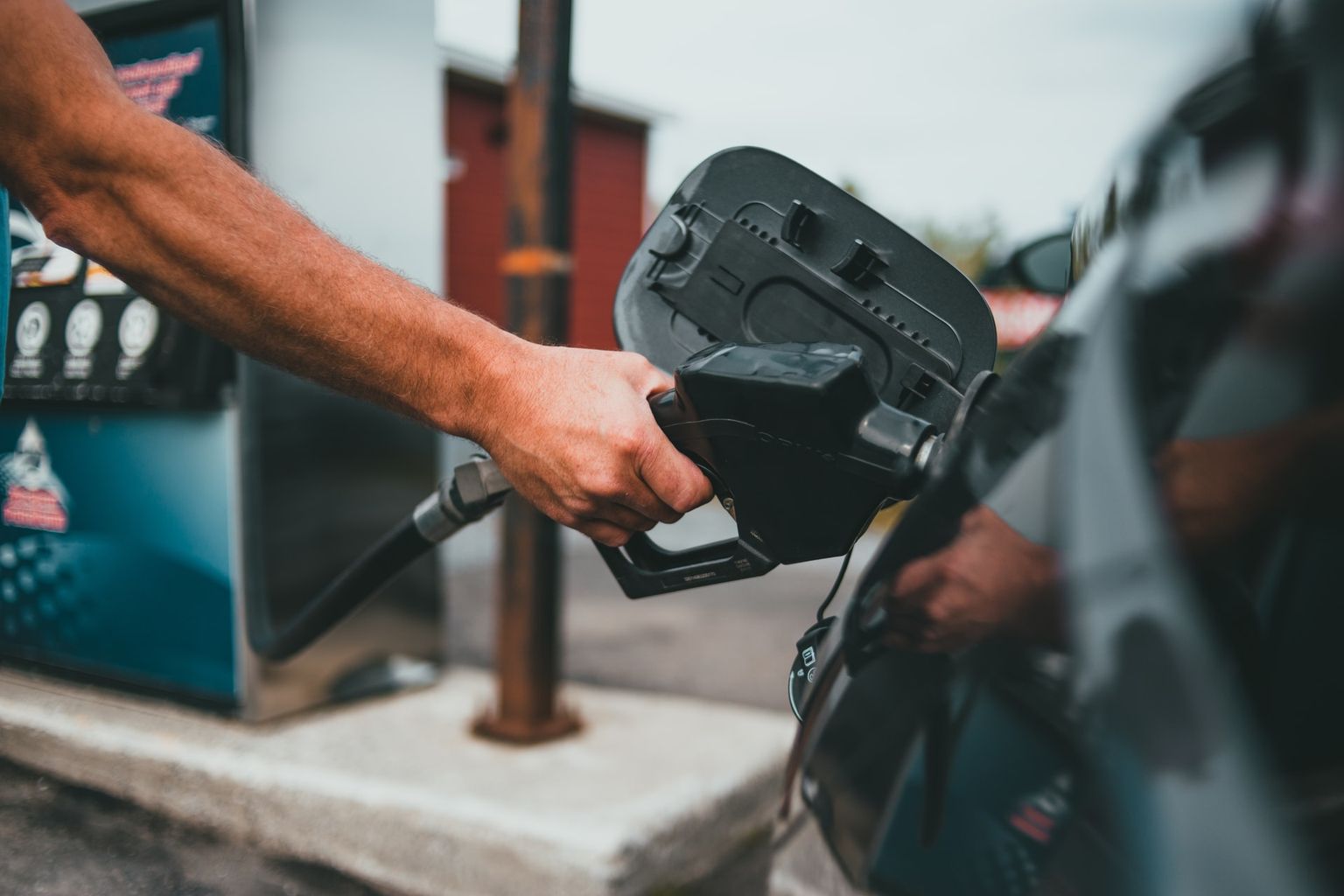 Bensiini hind on vähendanud autoomanike bensiini tarbimist.