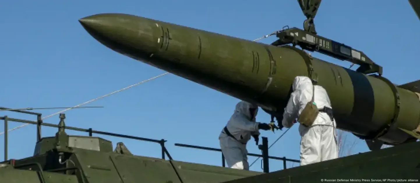 Подготовка к запуску российской ракеты "Искандер"
