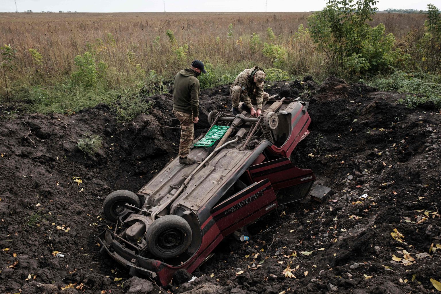 Война в Украине. Взорванный автомобиль