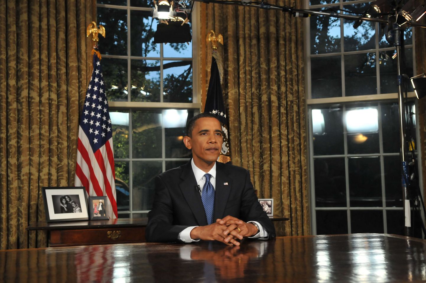 Barack Obama eile Valges Majas ovaalkabinetis.