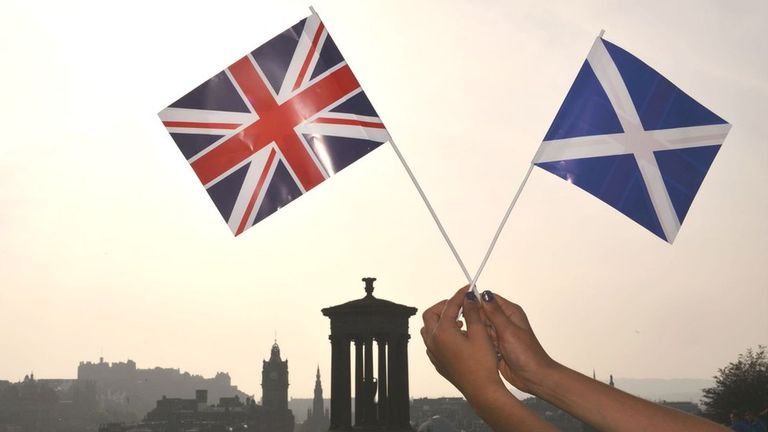 Страна Великобритания - союз английского и шотландского королевств - была создана в 1707 году. Правящая в Шотландии партия хочет разорвать 314-летний союз