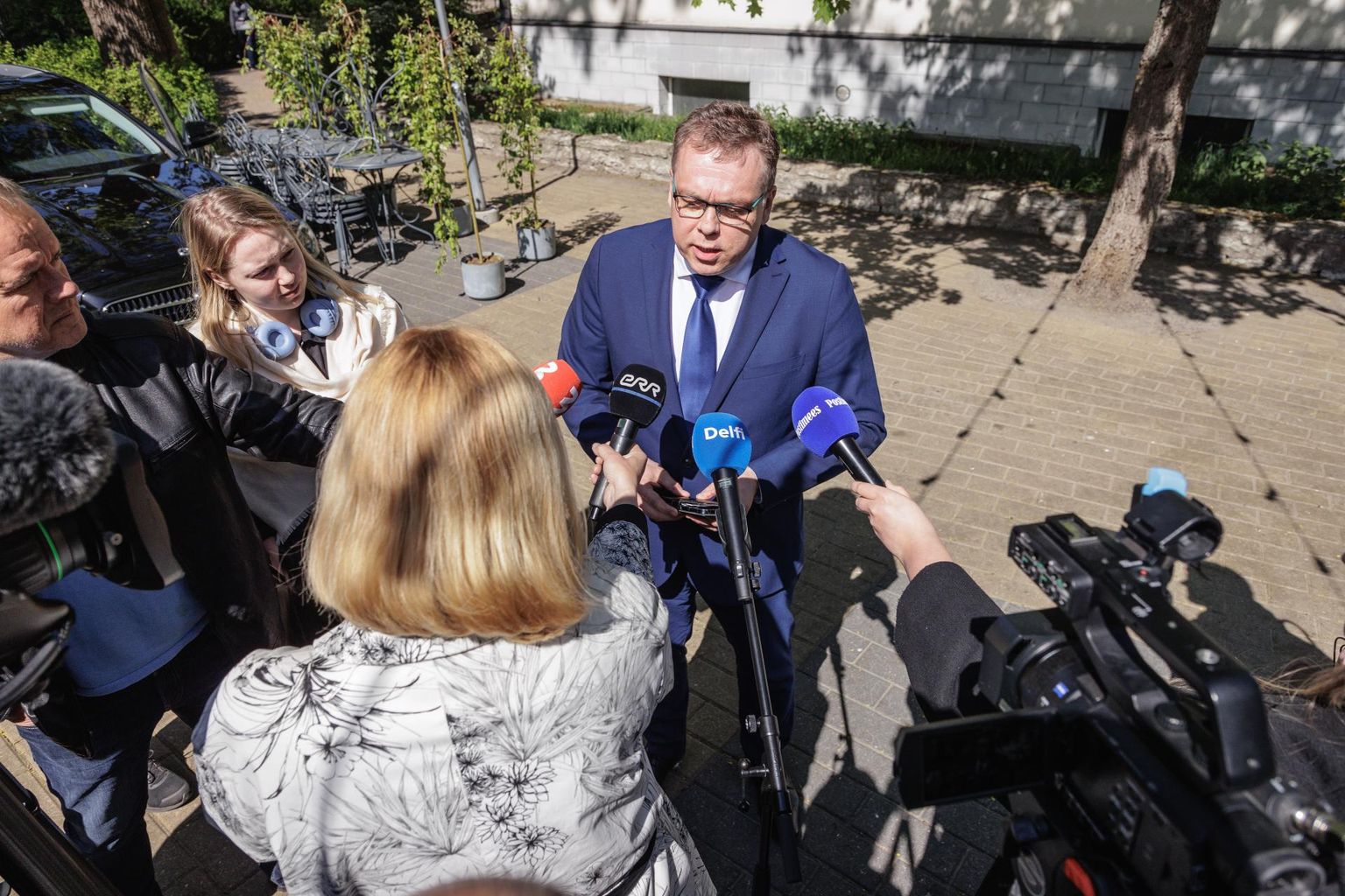 Eesti 200 toetus on järsult kukkunud. Kas Johanna-Maria Lehtme skandaali mõju? Pildil erakonna esimees Lauri Hussar kommenteerimas Lehtme lahkumist riigikogust.