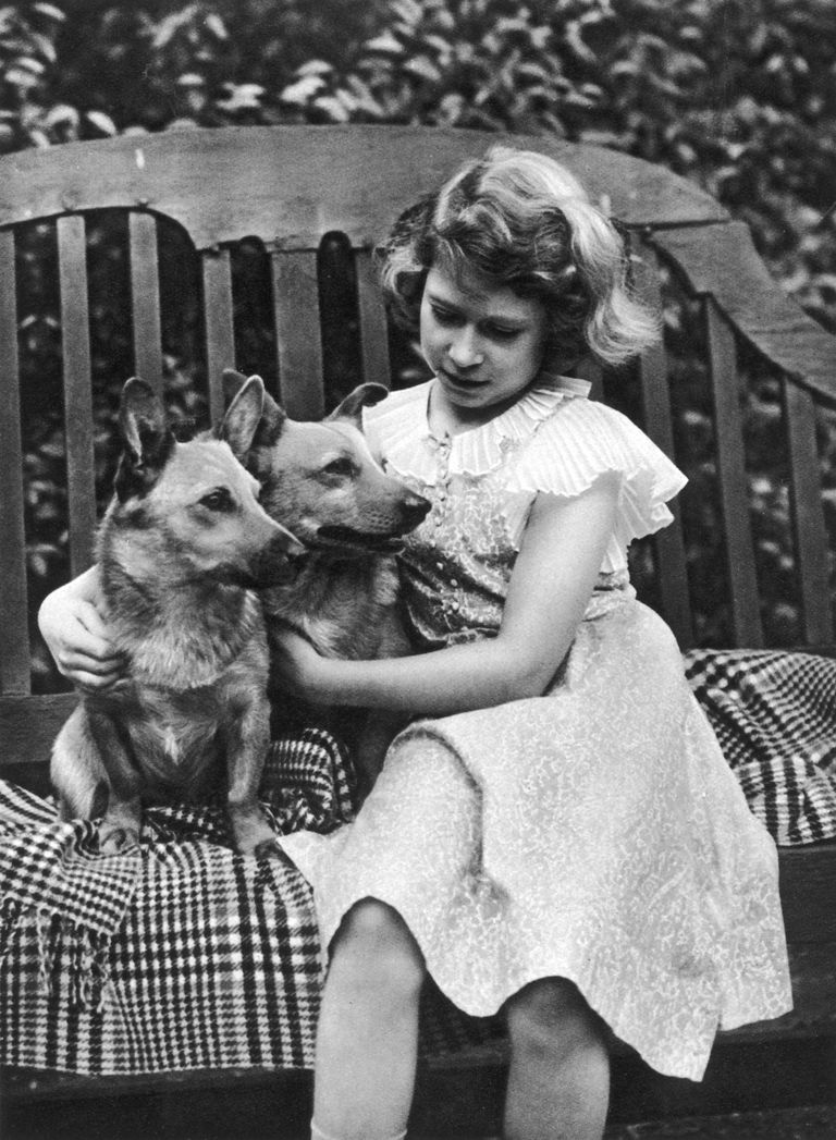 Printsess Elizabeth 1936. aastal oma koertega