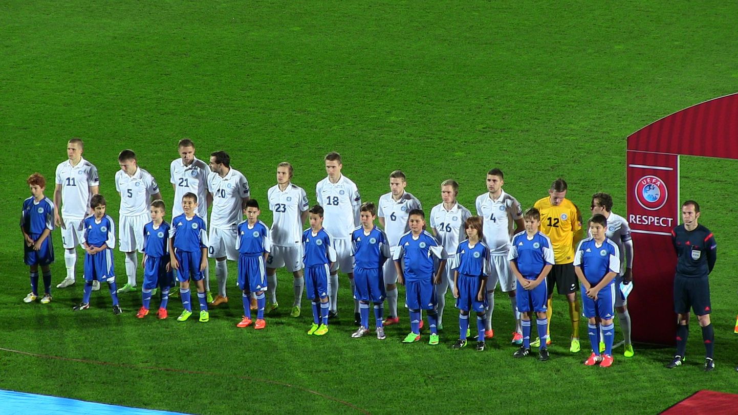 Eesti jalgpallikoondis enne mängu San Marinoga.