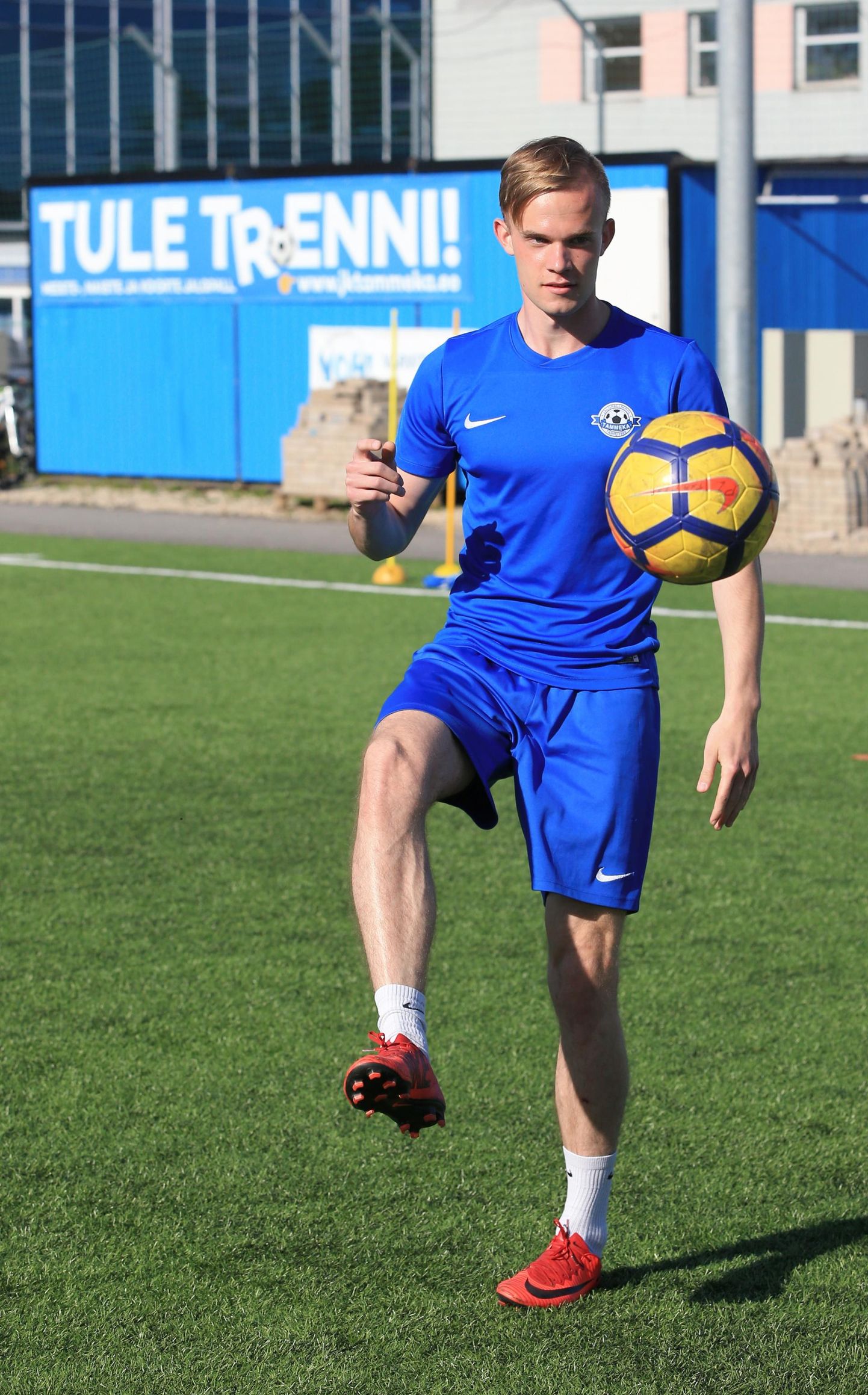 Tristan Koskor vahetab laupäeval Tammeka sinise särgi Eesti koondise sinise särgi vastu.