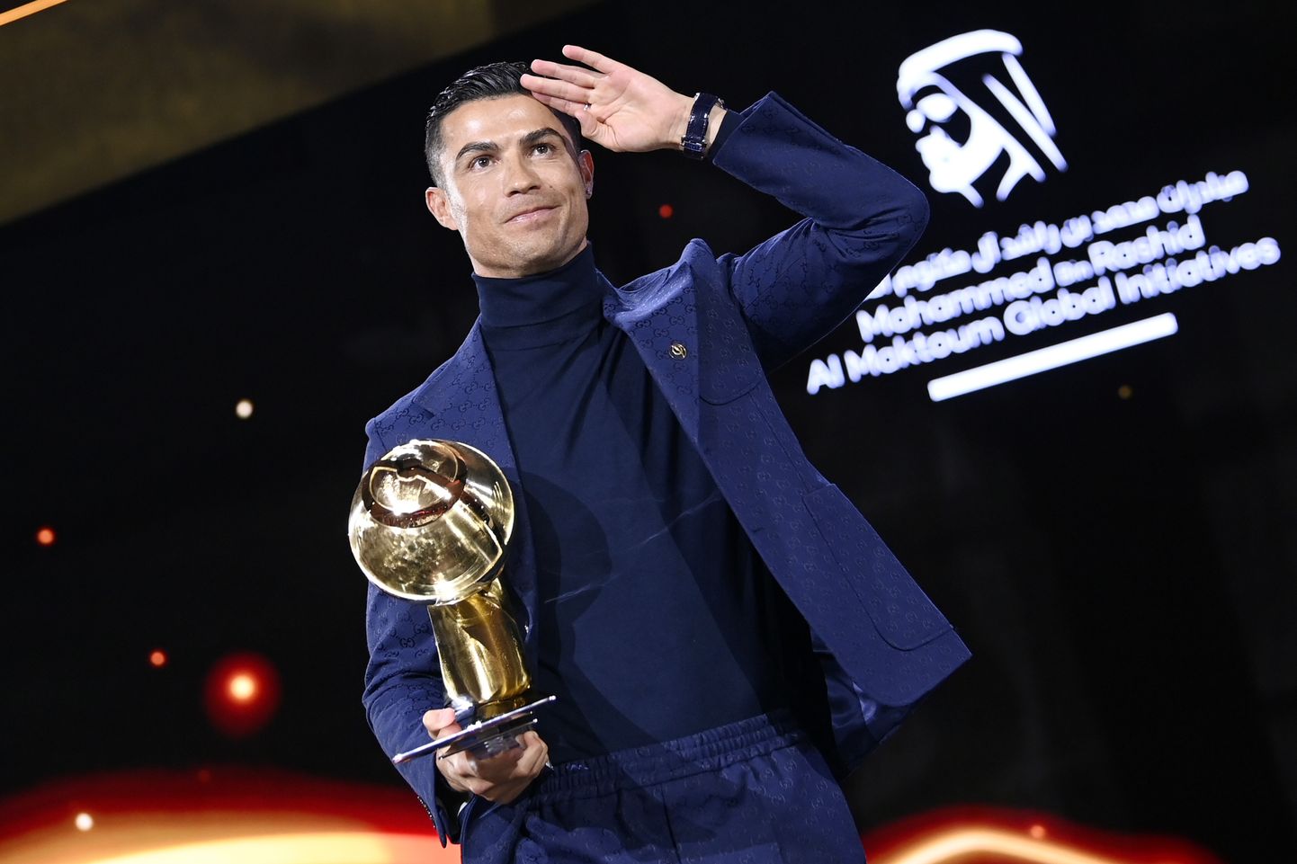 Cristiano Ronaldo sai Dubais nn elutöö auhinna.
