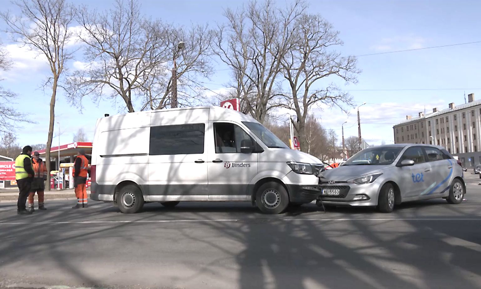 ВИДЕО Машина Tet врезалась в бусик Binders. Виновник был пьян ...