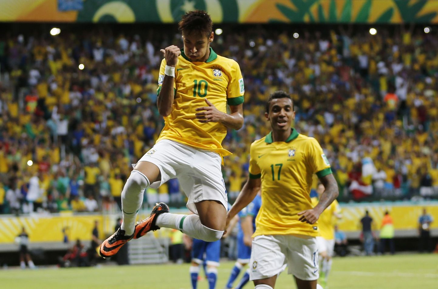 Neymar väravat tähistamas.