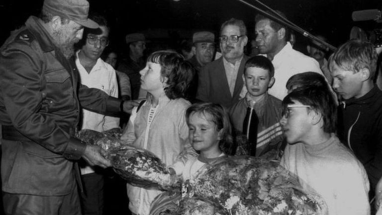 В марте 1990 года кубинский лидер Фидель Кастро лично встречал группу детей из Белоруссии.