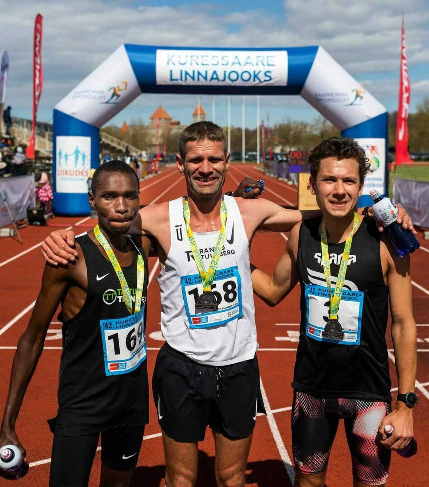 Meeste 10 km esikolmik (vasakult) Salomon Gatchoka Kagimbi, Tiidrek Nurme ja Leonid Latsepov.