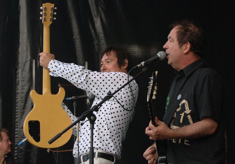 Pete Shelley (paremal) ja bändikaaslane Steve Diggle jagasid lavalaudu 42 aastat.
