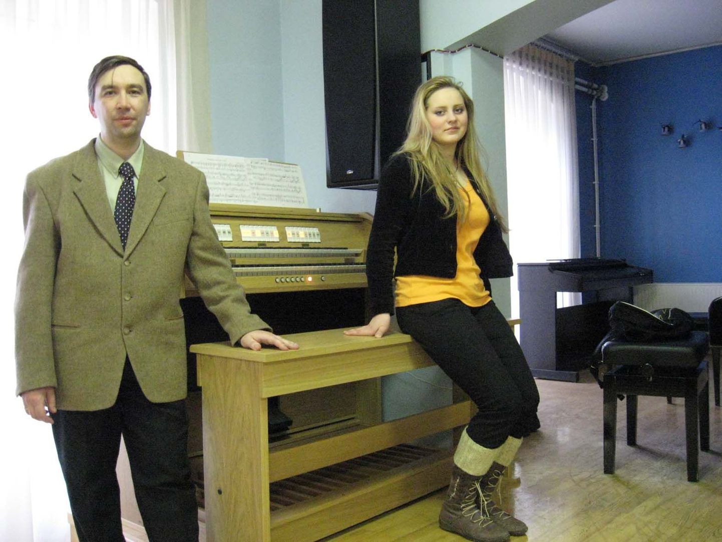 Jüri Goltsov ja tema oreliõpilane Viktoria Juganzon.