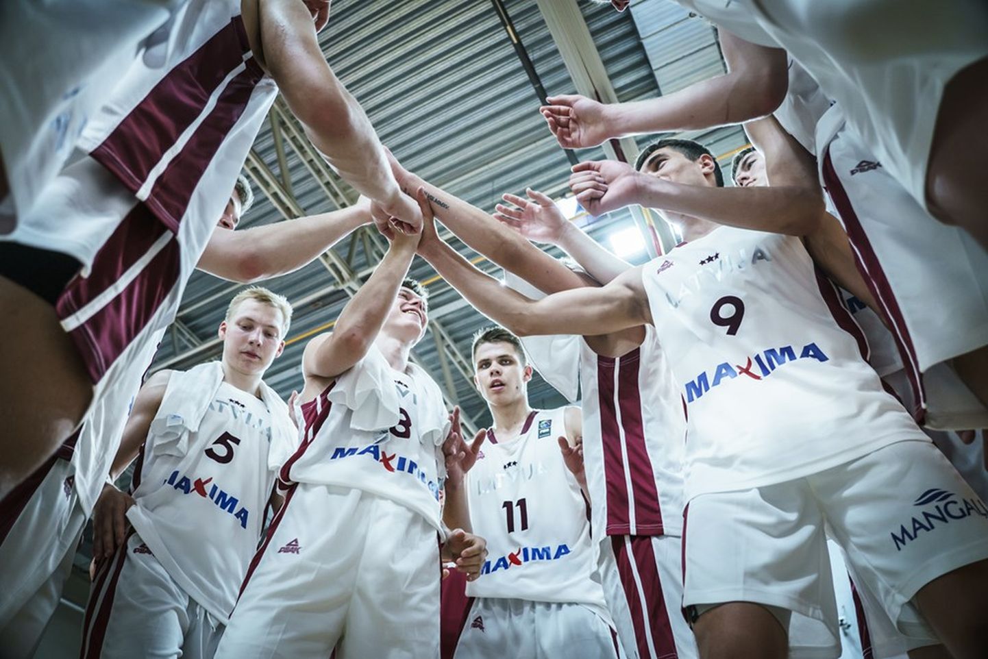 Latvijas U-19 basketbola izlase.