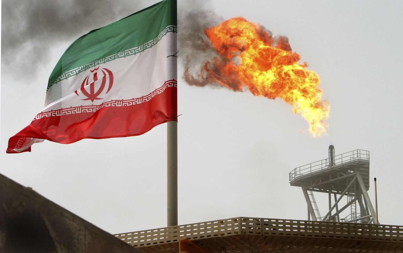Иранский флаг.