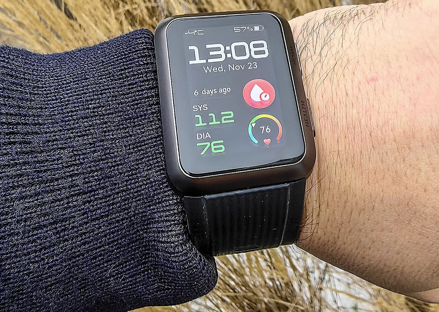Uue Huawei kellaga saab vererõhku mõõta uutmoodi - selle surveanduriga kellarihm pigistab rannet nagu päris vererõhuaparaat.