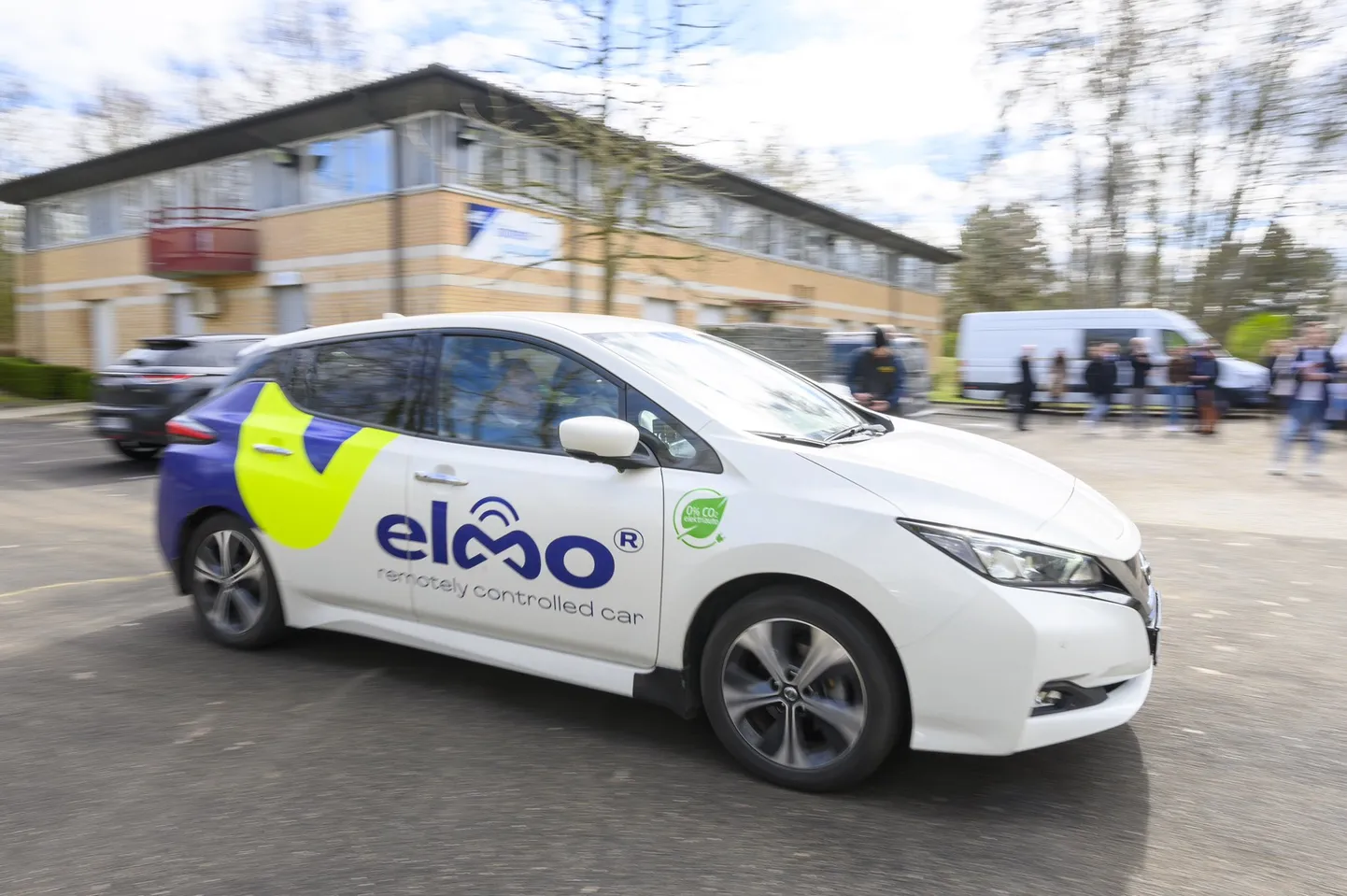 Pariisi messil sõitis ringi Eesti kaugjuhitav auto, mis sai ohtralt rahvusvahelist tähelepanu.