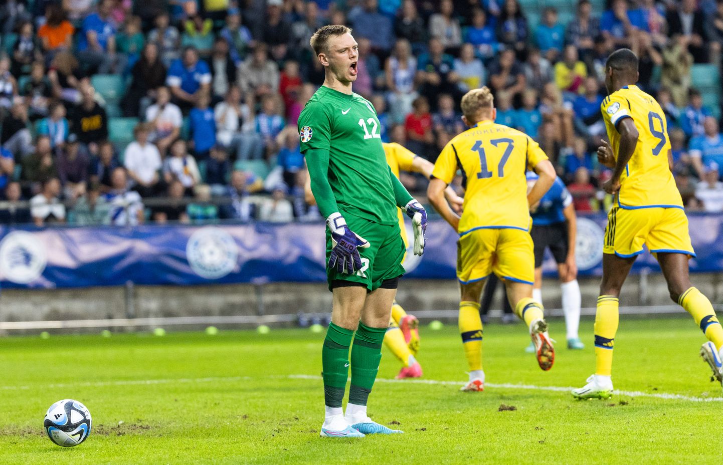 Eesti jalgpallikoondise väravavaht Karl Jakob Hein saab taas Rootsi mängijate vastu end proovile panna.