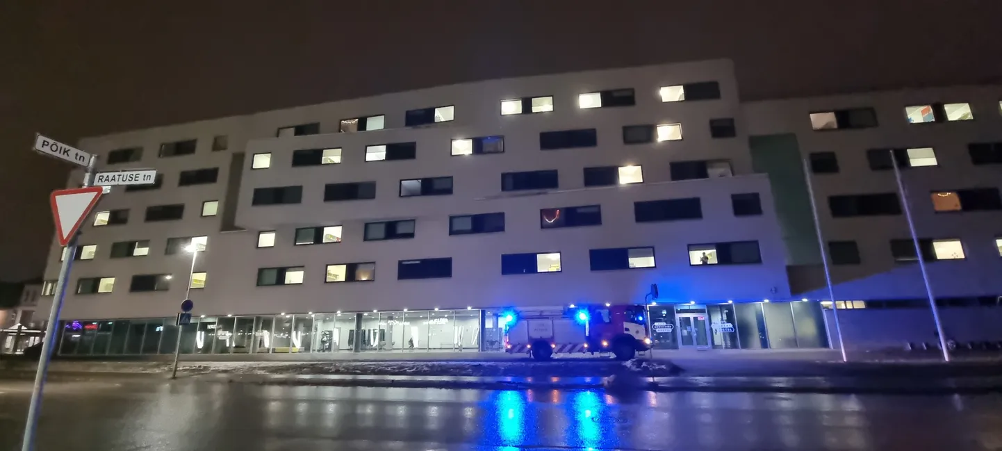 Tartus Raatuse üliõpilaselamus kõrbes kolmapäeva õhtul toit, mille tõttu läks tööle tulekahjusignalisatsioon ja kohale tõttasid päästjad.