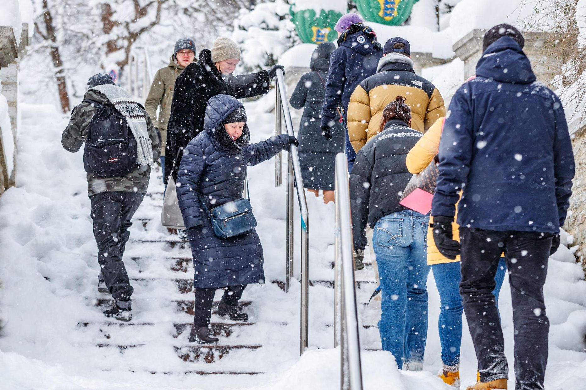 Praegu tuleb Tallinnas lume- ja libedusetõrjega tegeleda kinnistuomanikel.