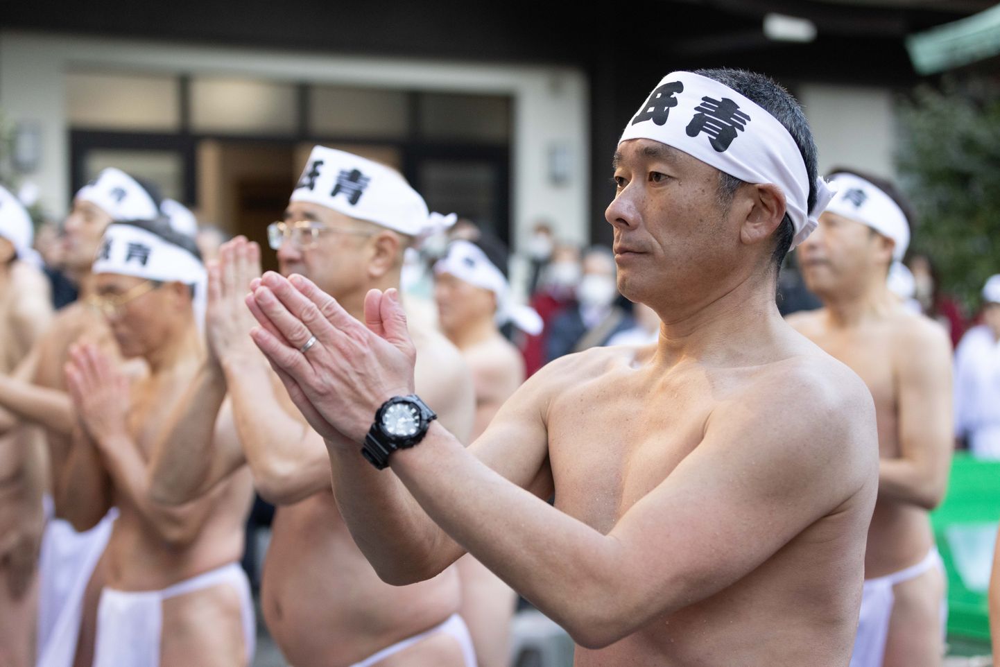 Jaapanis Tokyos leidis 8. jaanuaril 2023 Teppozu Inari šintoismi pühamus aset uue aasta rituaal, mille jooksul ollakse neli minutit külmas vees, tehakse vaimu ja keha puhastuspalveid ja joostakse